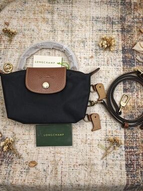 Longchamp Black Mini Crossbody – Le Pliage